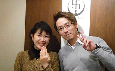 滋賀県彦根市の竜介様・良子様┃フォルムがキレイな婚約指輪と結婚指輪