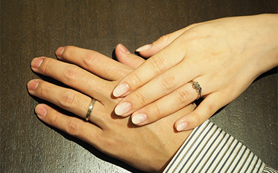 東京都西東京市のK様・N様┃繊細な婚約指輪としっくりくる結婚指輪